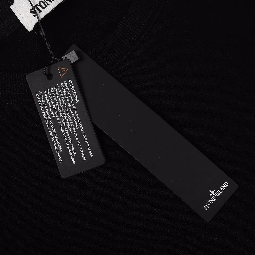 W815#P160💰 Stone Island Rome Milan Florence city limited logo printed round neck long-sleeved sweatshirt! Versatile base round neck sweatshirt for couples! Simple armband design, customized 1*1 thread (fine texture), 380g double-strand large terry fabric, very good quality, foreign trade craftsmanship, respect the original version! The threads at the cuffs and hem are all original bartacks! The time-consuming and material consumption distinguishes the ordinary version on the market! Tops worn by celebrities from all walks of life on INS, can be matched with couple styles!  Color: Black White Size: M-XXL